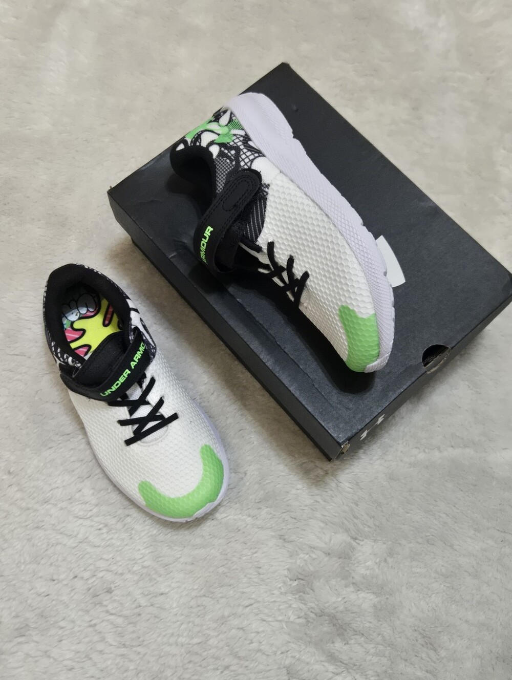 Under Armour Charged Pursuit 2 Kids Cushioned Sneakers, 3Y New in Box